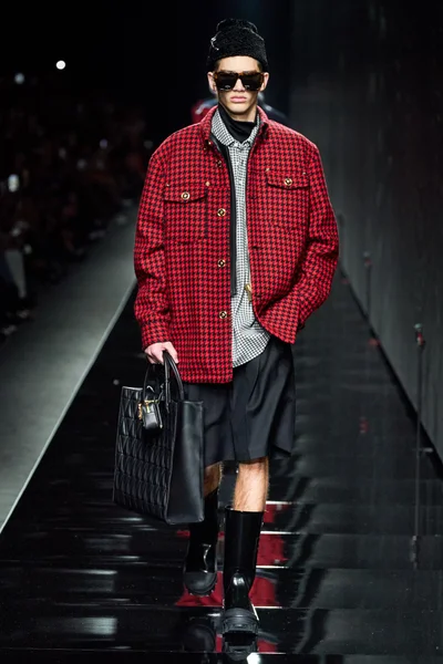 Look 12